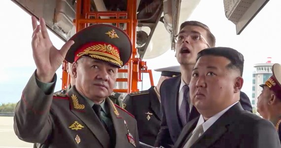 Podczas swojej wizyty w Rosji dyktator Korei Północnej Kim Dzong Un omawiał z rosyjskim ministrem obrony Siergiejem Szojgu "praktyczne zagadnienia zacieśnienia współpracy wojskowej" – poinformowała północnokoreańska agencja prasowa KCNA. Kim nieoczekiwanie przedłużył wizytę w Rosji o kilka dni.