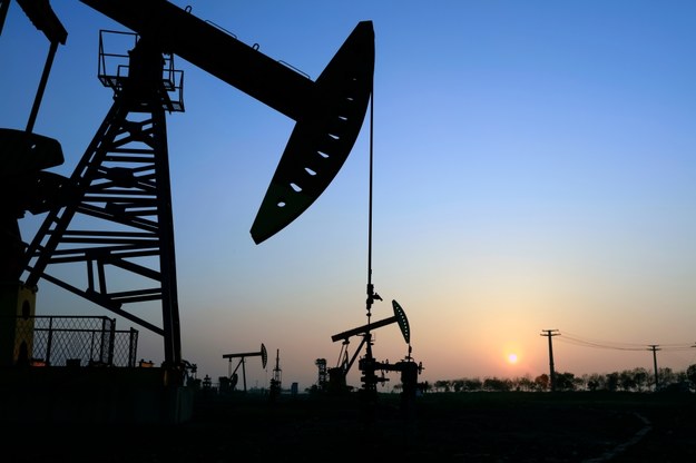 Wzrost cen ropy. Bloomberg: To efekt paktu Rosji i Arabii Saudyjskiej