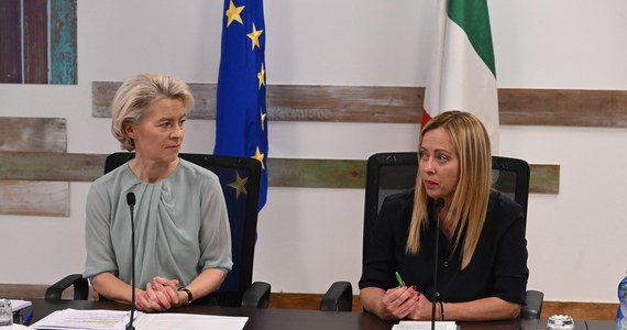 "Liczba imigrantów wzrasta proporcjonalnie do wszelkiego rodzaju sytuacji kryzysowych, które charakteryzują obszar śródziemnomorski. Z pewnością potrzebujemy europejskiej reakcji na to wszystko. (...) Wkrótce przygotujemy 10-punktowy plan działania dotyczący wsparcia Włoch" - powiedziała szefowa KE Ursula von der Leyen, która przebywa z wizytą na Lampedusie.