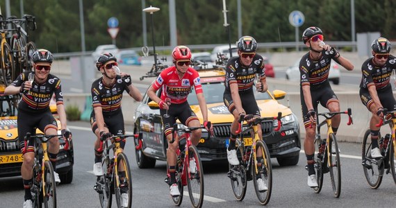 Amerykanin Sepp Kuss wygrał kolarski wyścig Vuelta a Espana. W klasyfikacji generalnej wyprzedził swoich kolegów z drużyny Jumbo-Visma - Duńczyka Jonasa Vingegaarda oraz Słoweńca Primoza Roglica.