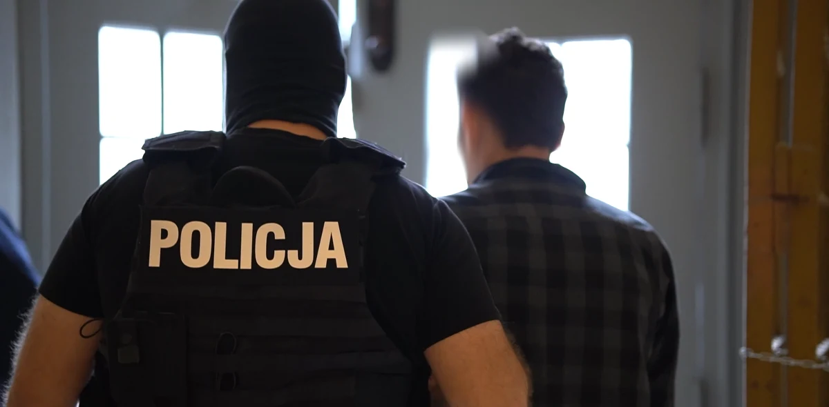 Policjanci z Gdańska przy współpracy z Komendą Główną Policji zatrzymali 31-latka poszukiwanego Europejskim Nakazem Aresztowania za usiłowanie zabójstwa. Mężczyzna został tymczasowo aresztowany i czeka go ekstradycja do Niemiec. 