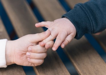3,5-latek chodził z młodszą siostrą po ulicy. Rodzice byli pijani