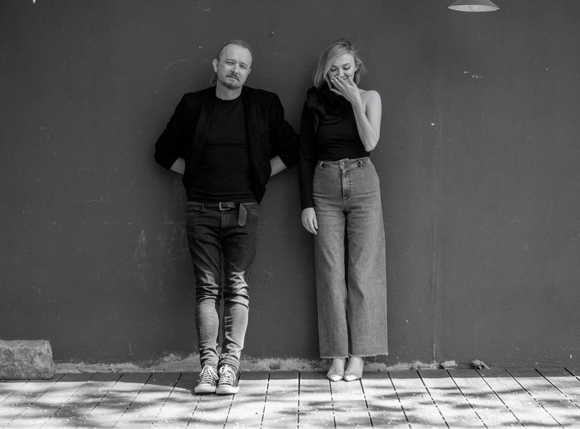KiM to duet, który tworzą Edyta i Jacek Chrzanowscy. Muzycy opublikowali właśnie teledysk "Braku", który zapowiada album "Opowieści".
