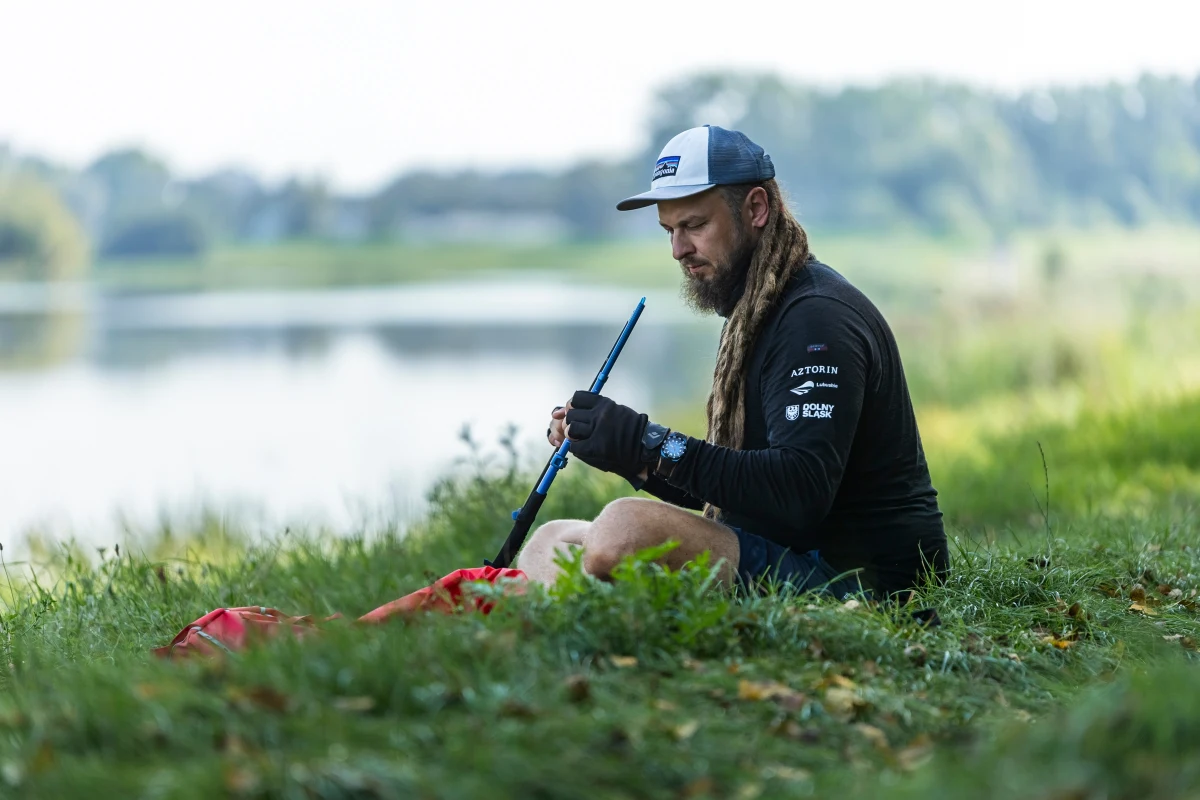 Na początku września Mateusz Waligóra zaczął w Czechach wędrówkę wzdłuż Odry. Podróżnik dotarł już do Wrocławia. "Celem wyprawy jest opowiadanie o miejscach, przez które wędrujemy. Człowiek idący wzdłuż rzeki jest tylko jakąś osią narracyjną do opowieści. Chcemy przekazać opowieści o Odrze usłyszane od ludzi, których spotykamy. To też rozmowy z naukowcami, twórcami oddolnych inicjatyw związanych z rzeką" - podkreślał w rozmowie z RMF FM. 