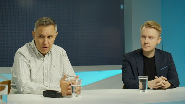 "Do jednej bramki" NA ŻYWO w każdy poniedziałek o godz. 12.00 w Interii oraz  Polsat BOX Go .
W tekście zawarto link serwisu partnerskiego.
