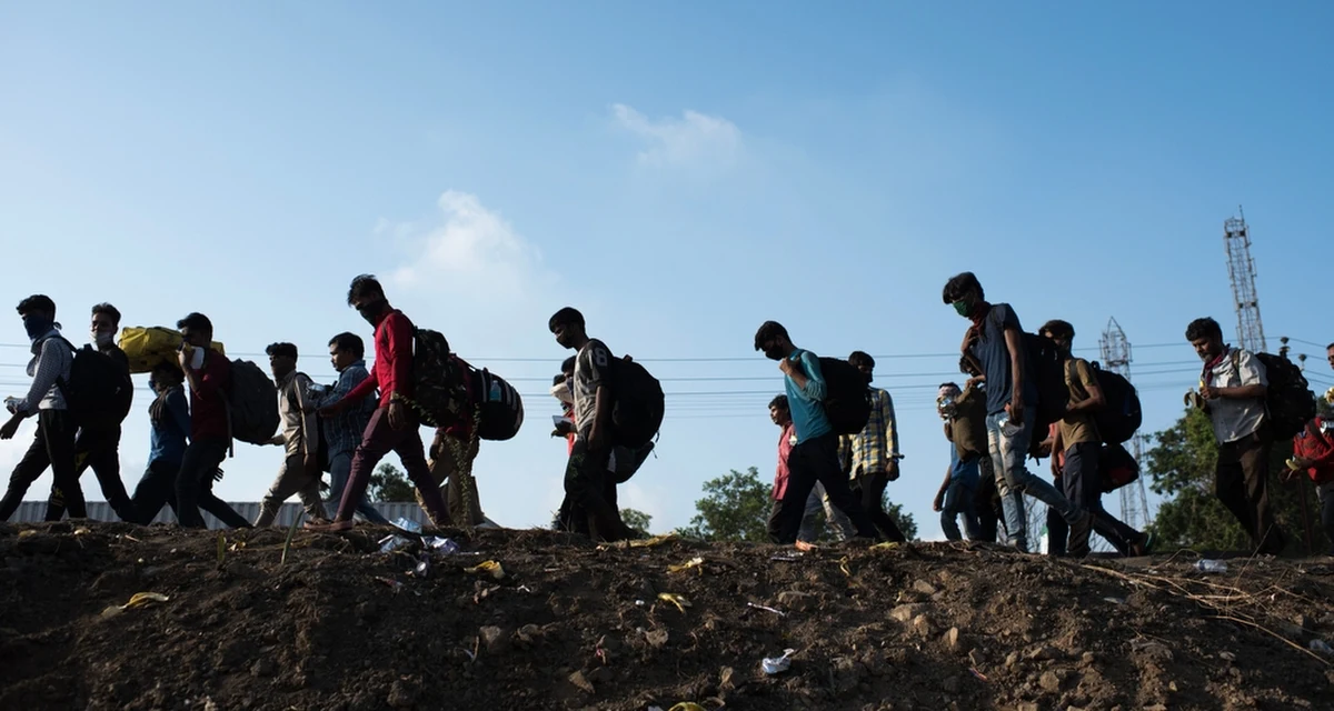 Polacy są podzieleni w sprawie polityki migracyjnej obecnych władz - wynika z sondażu United Surveys dla RMF FM i "Dziennika Gazety Prawnej". Przy okazji większość respondentów nie zauważyła w swoim najbliższym otoczeniu zmiany liczby imigrantów z krajów afrykańskich lub azjatyckich.