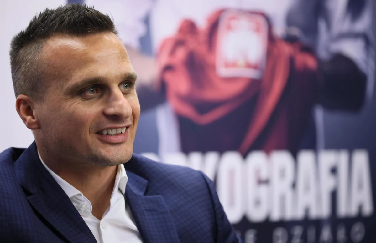 Zaskakująca zmiana na stanowisku trenera trzecioligowej Wieczystej Kraków. Z klubem rozstał się Maciej Musiał, a jego miejsce zajął... Sławomir Peszko. To jednak - jak podkreślono w komunikacie - funkcja tymczasowa.