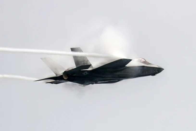 Katastrofa F-35 w Nevadzie. Pilot się katapultował i przeżył katastrofę