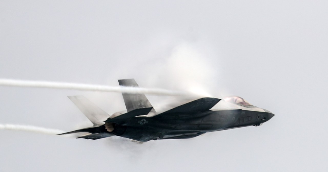 Katastrofa F-35 w Nevadzie. Pilot się katapultował i przeżył katastrofę