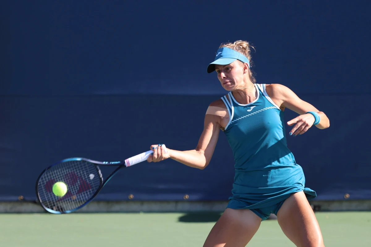 ​Rozstawiona z numerem pierwszym Magda Linette awansowała do drugiej rundy turnieju WTA w Kantonie. W poniedziałek polska tenisistka pokonała Brytyjkę Jodie Burrage 6:7 (3-7), 6:0, 6:2.