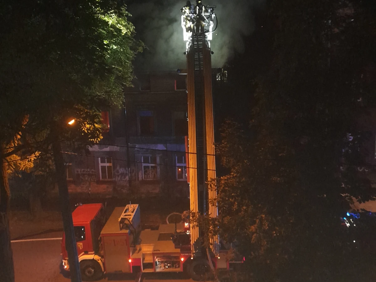 Pożar pustostanu wybuchł w poniedziałek wieczorem przy ulicy Kazimierza w Rudzie Śląskiej. Zgłoszenie otrzymaliśmy na Gorącą Linię RMF FM.
