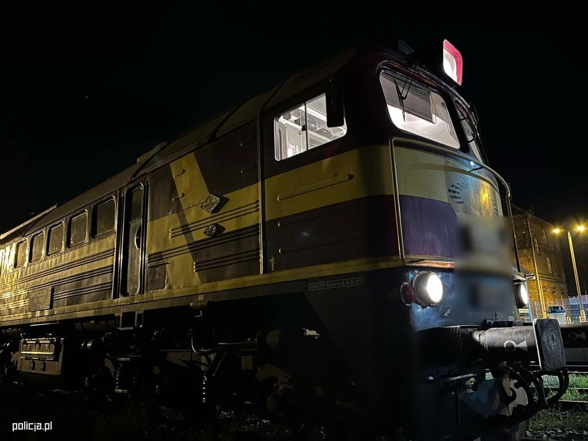 Policjanci z Nysy ( Opolskie) zatrzymali 43-letniego maszynistę pociągu towarowego, który prowadził skład pod wpływem alkoholu. Jak poinformowała Komenda Powiatowa Policji w Nysie, maszyniście grozi kara do dwóch lat więzienia.