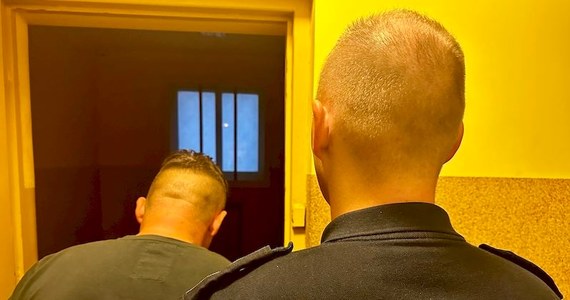 Policjanci z Pucka zatrzymali pijanego 48-latka, który wjechał samochodem na cudzą posesję. Mężczyzna miał prawie 5,5 promila alkoholu w wydychanym powietrzu!

