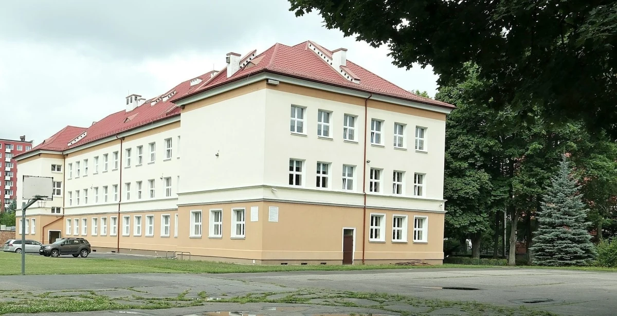 Przy Szkole Podstawowej nr 15 przy ul. Elektrycznej ma powstać pierwsze w Lublinie przyszkolne, mobilne boisko. Projekt został zgłoszony w ramach Budżetu Obywatelskiego. 