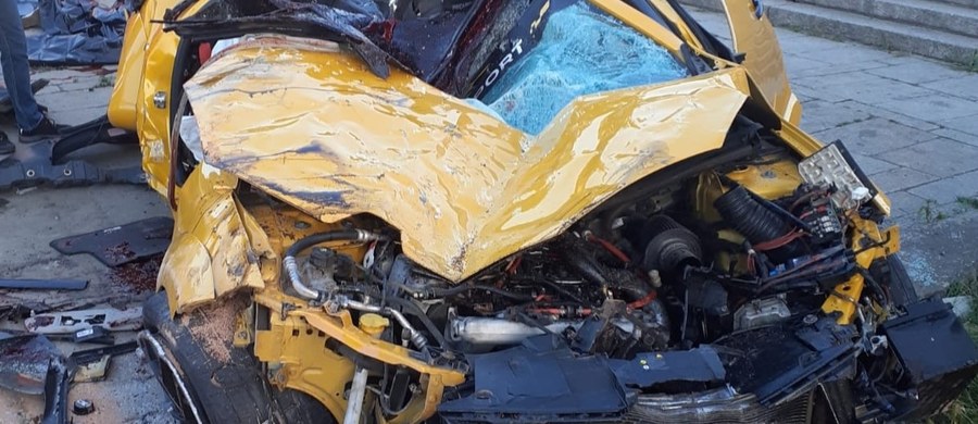 Samochód, który rozbił się 15 lipca przy moście Dębnickim w Krakowie, poruszał się z prędkością 162 km/h. Nie odnotowano próby hamowania – wynika z informacji, do których dotarł dziennikarz RMF FM Marek Wiosło. W tragicznym wypadku zginęło czterech mężczyzn. 