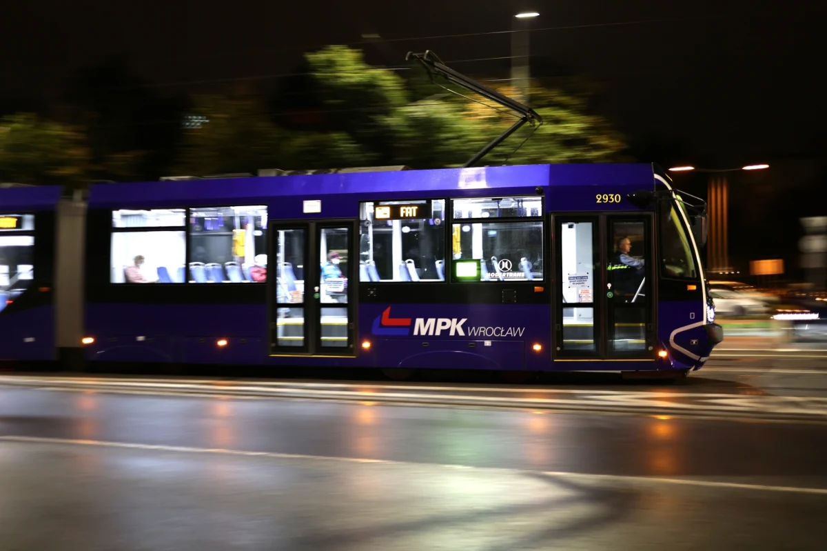 Do piątku (22.09) trwa Europejski Tydzień Mobilności. Podczas niego pierwsza godzina jazdy wrocławskim rowerem miejskim jest darmowa. Standardowo nie płaci się za 20 minut. Co więcej przewidziano też jeden dzień, kiedy przejazdy tramwajami i autobusami będą we Wrocławiu bezpłatne.