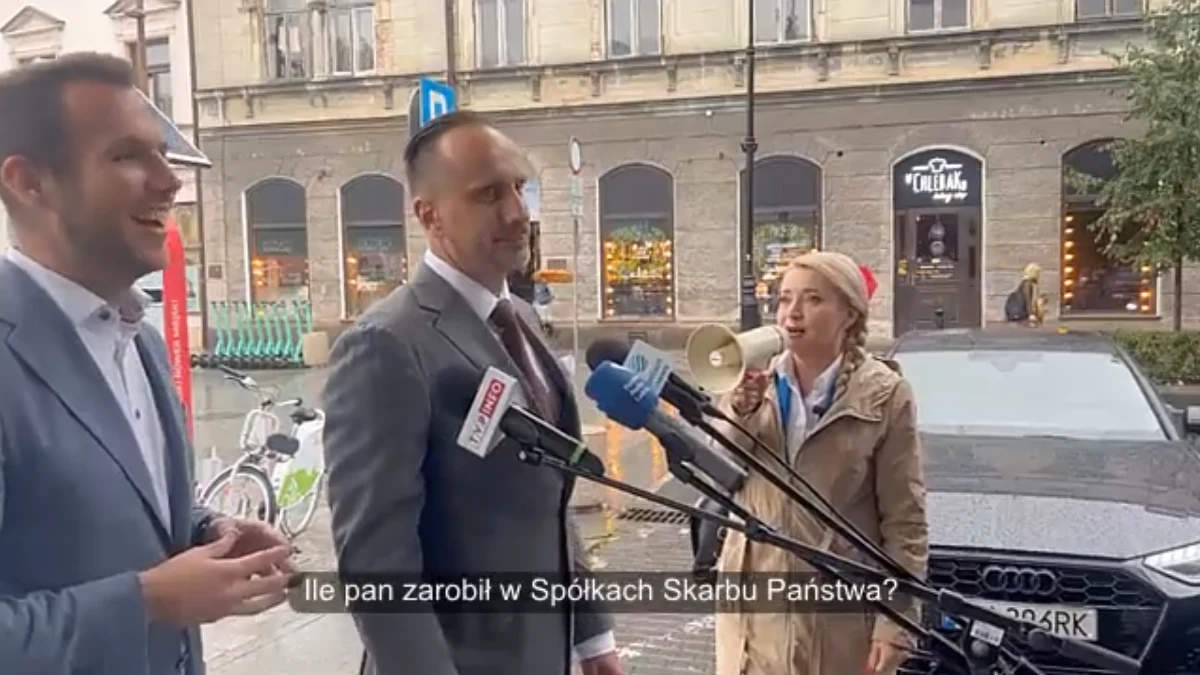 „Wie pan co o panu mówią rolnicy? Janusz 'chrum chrum' Kowalski” – mówiła do Janusza Kowalskiego Marta Wcisło. Posłanka KO przerwała konferencję Kowalskiego oraz Jana Kanthaka i z megafonem pytała wiceministra rolnictwa o pieniądze, które zarobił w spółkach Skarbu Państwa. Doszło do ostrej wymiany zdań.