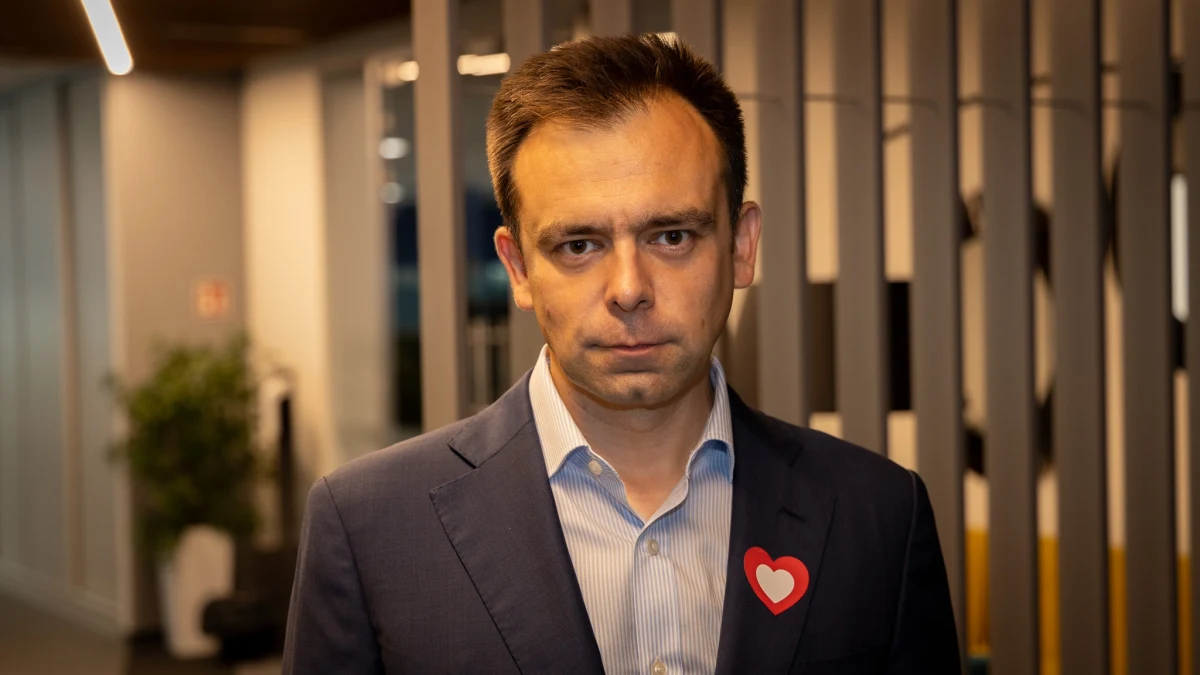 "Musimy pilnować polskich granic. W ciągu ostatnich miesięcy przez dziurawy płot Kaczyńskiego przedostało się więcej uchodźców niż znajduje się na Lampedusie. Należy chronić polskie terytorium. Należy skupić się na tym, by nasza wschodnia granica stanowiła prawdziwą barierę" - mówił w Popołudniowej rozmowie w RMF FM Andrzej Domański, doradca Donalda Tuska i współautor programu Platformy Obywatelskiej.