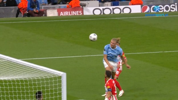 Fragment meczu Manchester City - Crvena zvezda Belgrad.

Pełne prawa do transmisji Ligi Mistrzów w sezonie 2023/24 w Polsce posiada Grupa Polsat, która pokazuje rozgrywki od sezonu 2018/2019. Transmisje Ligi Mistrzów można oglądać w tv na kanałach Polsat Sport Premium. Mecze Ligi Mistrzów można obejrzeć również online live stream na  Polsat BOX Go   Oglądaj wygodnie gdziekolwiek chcesz: na komputerze, na tablecie, na smartfonie, na Smart TV. Relacje i wyniki meczów na  sport.interia.pl 
W tekście zawarto link serwisu partnerskiego.
