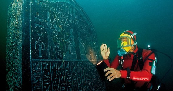 Badacze z Europejskiego Instytutu Archeologii Podwodnej (IEASM) ogłosili, że na stanowisku w zatopionej u wybrzeży Morza Śródziemnego świątyni Amona odkryto nowe skarby i natknięto się na nowe tajemnice. Podwodni archeolodzy prowadzą badania w starożytnym mieście portowym Thonis-Heracleion w zatoce Aboukir w Egipcie.