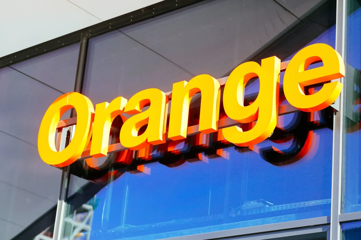 Orange Polska ma oddać pieniądze za połączenia z infoliniami Orange i nju mobile tym klientom, którzy w ramach posiadanego pakietu mieli darmowe rozmowy do sieci stacjonarnych i komórkowych. Decyzję w tej sprawie podjął Urząd Ochrony Konkurencji i Konsumentów. 