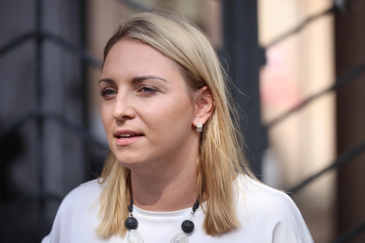 Posłanka Koalicji Obywatelskiej Kinga Gajewska zawiadamia prokuraturę w związku wtorkowymi działaniami policji wobec niej. Twierdzi, że funkcjonariusze, którzy zatrzymali ją z megafonem nieopodal wiecu wyborczego Prawa i Sprawiedliwości w Otwocku, popełnili trzy przestępstwa.