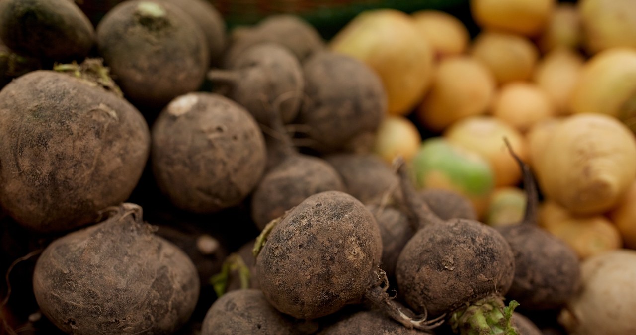 Nie tylko na słabe włosy. "Babcine" warzywo to sprzymierzeniec pięknej cery
