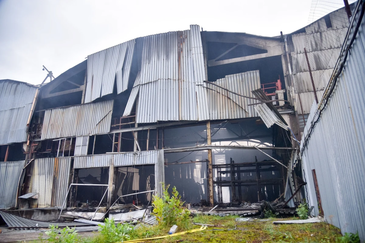 Wczoraj rosyjski dron zaatakował magazyn pomocy humanitarnej Caritas we Lwowie. Spłonęło 300 ton zapasów, m.in. żywności, środków dezynfekujących i agregatów. „Teraz próbujemy dojść do świadomości, co się stało i obliczyć straty, które ponieśliśmy wskutek tego ataku” – relacjonuje na antenie internetowego Radia RMF24 biskup Edward Kawa z archidiecezji lwowskiej Kościoła rzymskokatolickiego, który koordynuje pomoc humanitarną na Ukrainie. Gość Tomasza Weryńskiego opowiada, co stało się z magazynem wykorzystywanym przez Caritas-Spes Ukraina. 