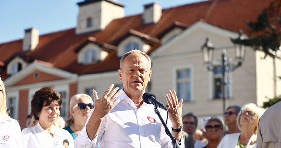 Od kiedy wróciłem do polskiej polityki robiłem wszystko, by była jedna lista opozycji; ale idziemy osobno, więc wzywam dzisiaj wszystkich: szanujmy się, na pewno utworzymy wspólnie jeden rząd po wyborach, to jest dla mnie bezdyskusyjne - powiedział w środę lider PO Donald Tusk.