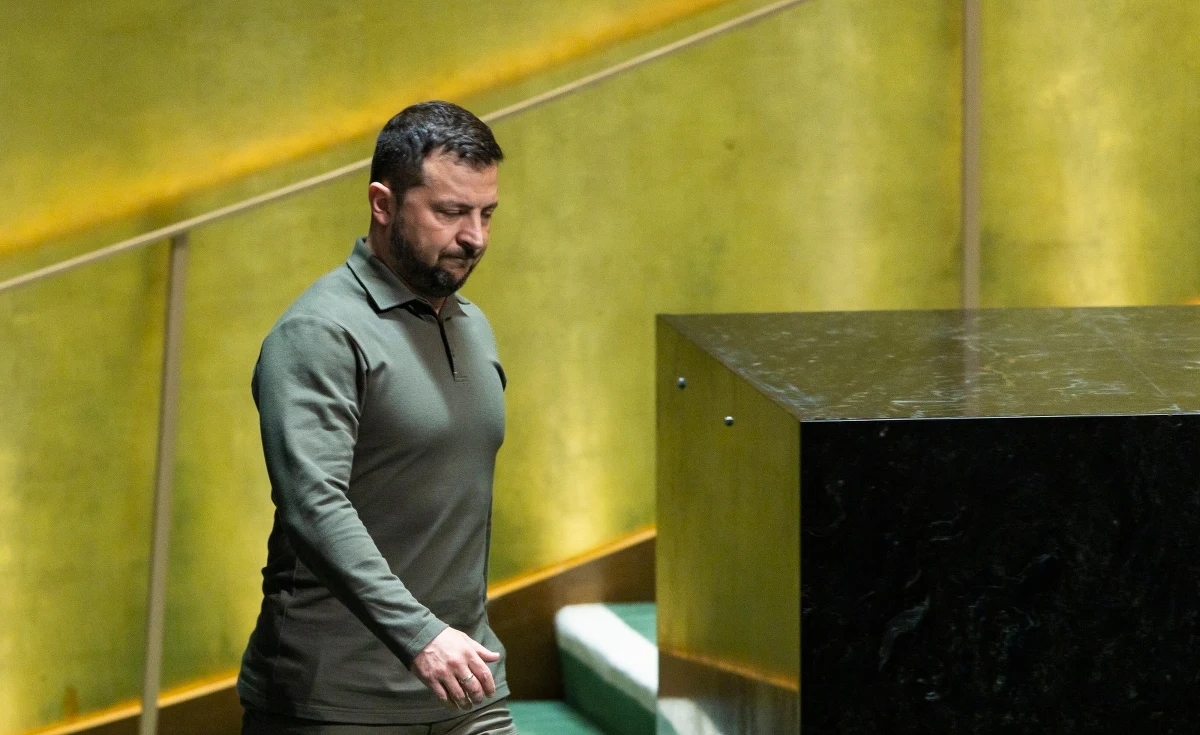 Ukraińskie elity rządowe zastanawiają się, jak wyjść z sytuacji po wypowiedzi prezydenta Wołodymyra Zełeńskiego na forum ONZ - mówi dr Łukasz Adamski, historyk, wicedyrektor  z Centrum Dialogu im. J. Mieroszewskiego, komentując w Radiu RMF24 słowa prezydenta Ukrainy, który stwierdził, że "niektórzy nasi przyjaciele w Europie odgrywają w teatrze politycznym solidarność, robiąc thriller ze zbożem. Może się wydawać, że odgrywają własną rolę, ale w rzeczywistości pomagają przygotowywać scenę dla moskiewskiego aktora".