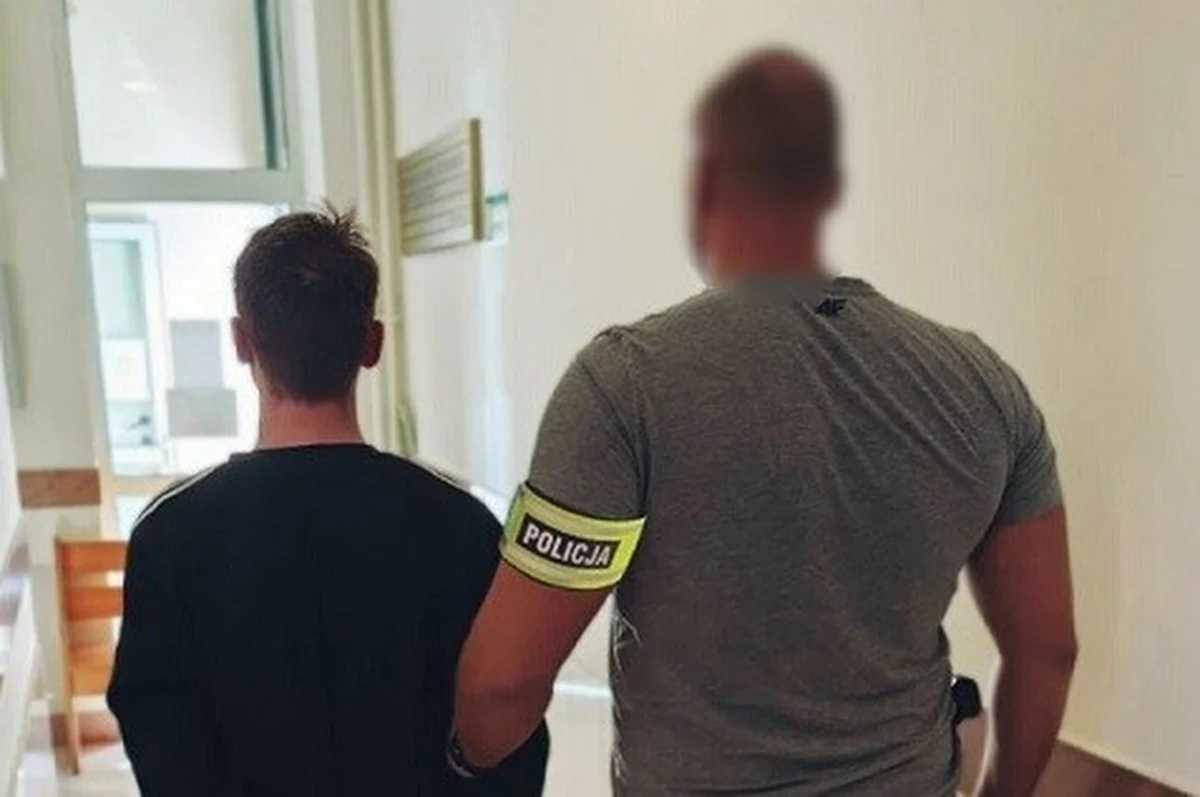 Przez balkon usiłował wedrzeć się do jednego z łódzkich mieszkań na śródmieściu i groził właścicielom lokalu. 25-latek został zatrzymany. Napastnik usłyszał zarzuty stosowania gróźb karalnych oraz usiłowania kradzieży, za co grozi mu nawet do 5 lat pozbawienia wolności.