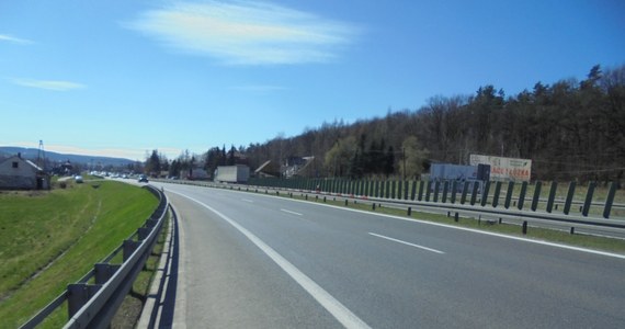 Dziś wieczorem (21.09) drogowcy rozpoczną nocny remont Zakopianki na półkilometrowym odcinku w Głogoczowie k. Krakowa. Prace będą prowadzone na jezdni w kierunku Krakowa od godz. 20:00 do godz. 6:00. Potrwają do 29 września.