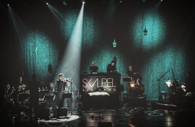 "On The Road" to drugi singel z nadchodzącego albumu Skalpela "Big Band Live". Premiera płyty zaplanowana jest na 10 listopada. 