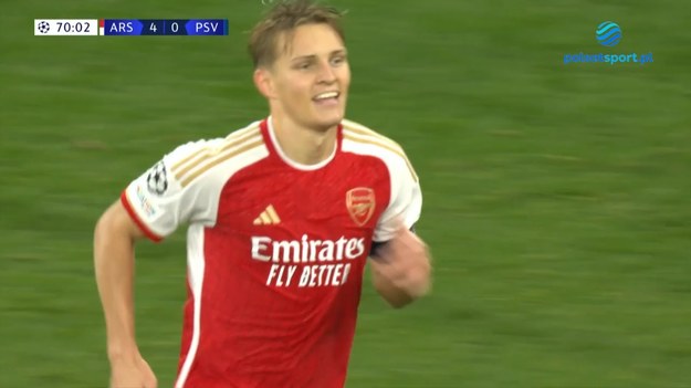 Po golu Ödegaarda, Arsenal prowadzi z PSV 4-0.
Pełne prawa do transmisji Ligi Mistrzów w sezonie 2023/24 w Polsce posiada Grupa Polsat, która pokazuje rozgrywki od sezonu 2018/2019. Transmisje Ligi Mistrzów można oglądać w tv na kanałach Polsat Sport Premium. Mecze Ligi Mistrzów można obejrzeć również online live stream na  Polsat BOX Go   Oglądaj wygodnie gdziekolwiek chcesz: na komputerze, na tablecie, na smartfonie, na Smart TV. Relacje i wyniki meczów na  sport.interia.pl 
W tekście zawarto link serwisu partnerskiego
