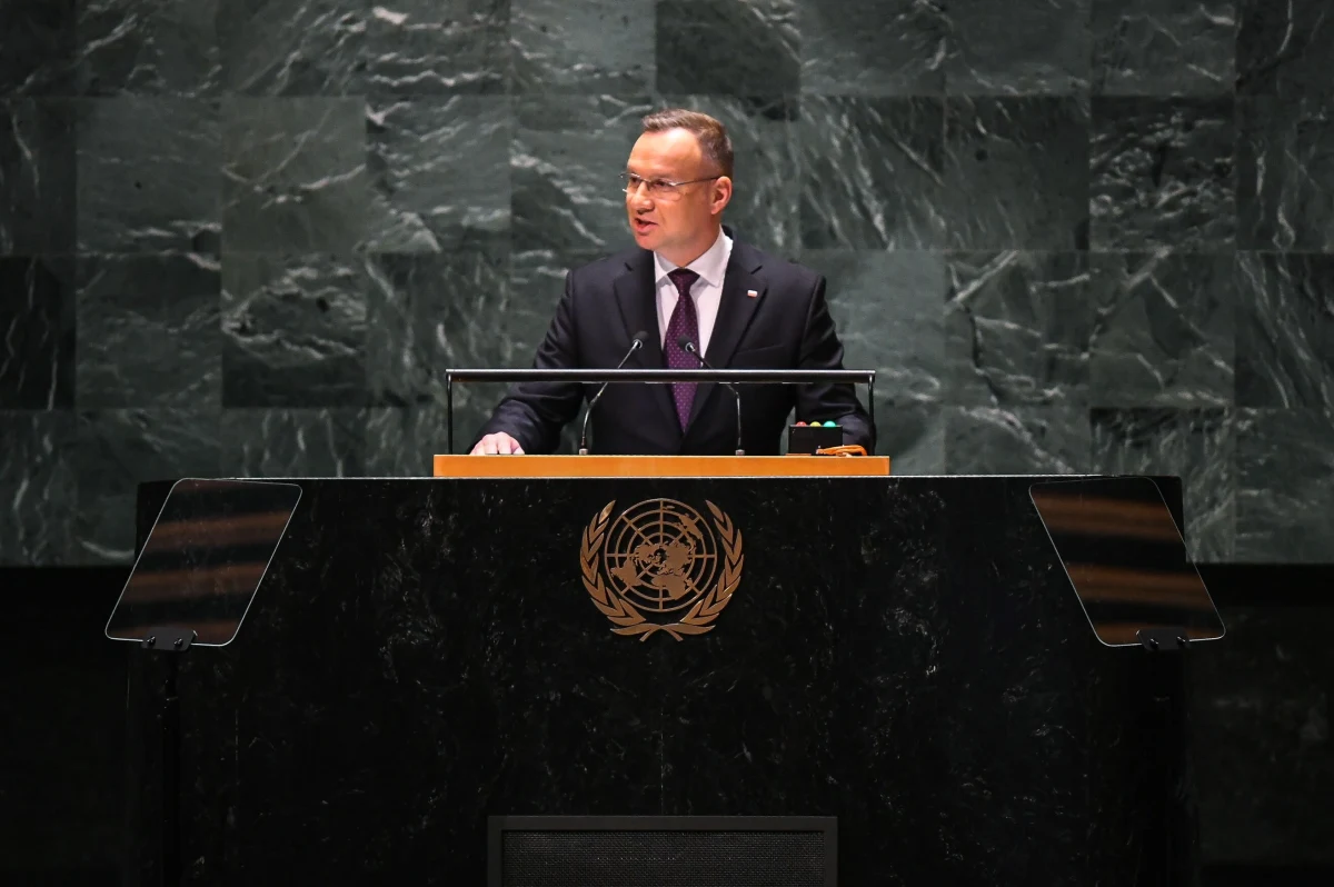 Rosja zdyskredytowała się jako członek wspólnoty międzynarodowej - powiedział na Radzie Bezpieczeństwa ONZ prezydent Andrzej Duda. Stwierdził również, że data rosyjskiej inwazji na Ukrainę, będzie zapamiętana jako moment zwrotny w historii świata, a czas niepewności będzie trwał dopóki nie zostanie wypracowany nowy system globalnego bezpieczeństwa.