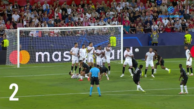 W ostatnich spotkaniach Ligi Mistrzów działo się bardzo dużo. Padło wiele pięknych bramek, które zachwyciły kibiców na stadionach i przed telewizorami. Zobacz, jak padały najładniejsze gole dnia.

Pełne prawa do transmisji Ligi Mistrzów w sezonie 2023/24 w Polsce posiada Grupa Polsat, która pokazuje rozgrywki od sezonu 2018/2019. Transmisje Ligi Mistrzów można oglądać w tv na kanałach Polsat Sport Premium. Mecze Ligi Mistrzów można obejrzeć również online live stream na  Polsat BOX Go   Oglądaj wygodnie gdziekolwiek chcesz: na komputerze, na tablecie, na smartfonie, na Smart TV. Relacje i wyniki meczów na  sport.interia.pl 
W tekście zawarto link serwisu partnerskiego
