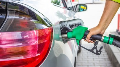 Spadające ceny paliw w Polsce. Opinie ekspertów