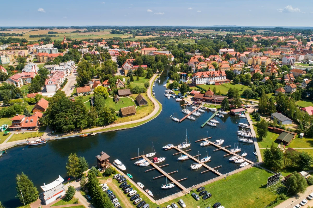 W próbkach wody z wodociągu w mazurskim Węgorzewie stwierdzono przekroczenie ogólnej liczby mikroorganizmów. To oznacza, że mieszkańcy muszą m.in. przegotowywać wodę przed jej spożyciem. To samo dotyczy mycia warzyw i owoców, czy mycia zębów.
