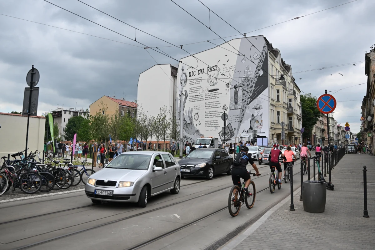 Urzędnicy w Krakowie chcą zmian w uchwale krajobrazowej. Ta obowiązuje pod Wawelem już dwa lata. W tym czasie sprawdzano, czy przepisy są precyzyjne i łatwe do zastosowania.

