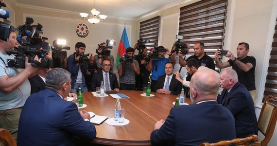 W mieście Jewlach w Azerbejdżanie, położonym na północ od separatystycznego regionu Górskiego Karabachu, zamieszkanego głównie przez Ormian, zakończyły się azerbejdżańsko-karabaskie rozmowy pokojowe. Przedstawiciele karabaskich władz wyrażają obawy, że w prowincji może dojść do "eksterminacji" cywilów i oskarżają społeczność międzynarodową o bierną postawę - przekazała w czwartek agencja Reutera.