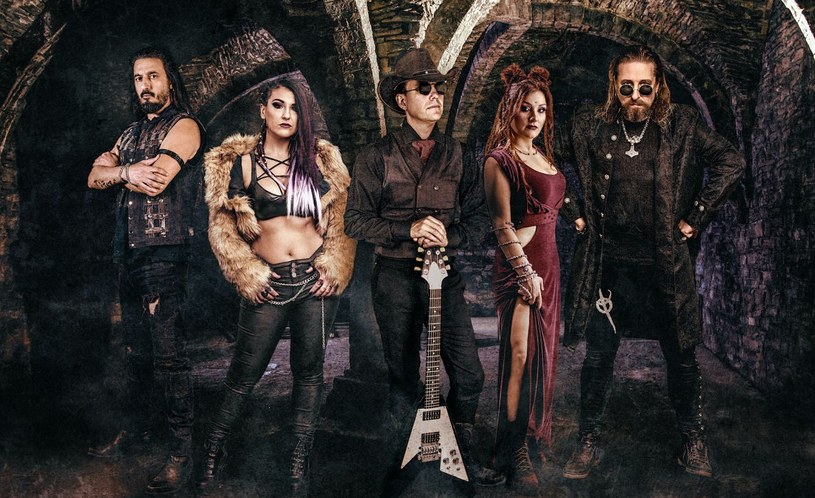 Luminarze symfonicznego metalu z Therion podzielili się z fanami utworem "Twilight Of The Gods", któremu towarzyszy stworzony z rozmachem wideoklip. 