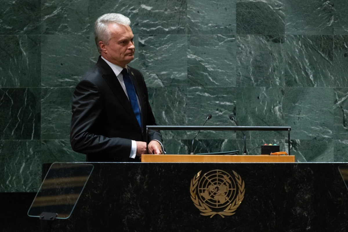 „Warszawa i Kijów muszą jak najszybciej zakończyć spory” - przekazał w oświadczeniu dla agencji BNS prezydent Litwy Gitanas Nauseda. Litewski polityk w Nowym Jorku, gdzie trwa 78. sesja Zgromadzenia Ogólnego ONZ, spotkał się osobno z prezydentem RP Andrzejem Dudą i prezydentem Ukrainy Wołodymyrem Zełenskim.