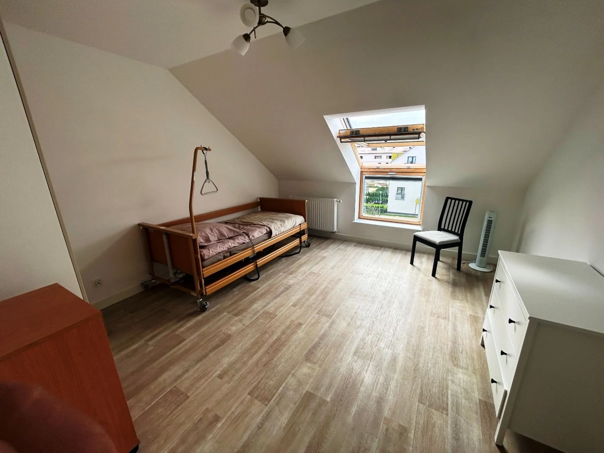 Trzy kobiety i trzech mężczyzn zamieszka w kolejnym mieszkaniu wspomaganym dla seniorów, które udostępnił Miejski Ośrodek Pomocy Rodzinie w Szczecinie. Lokal został przygotowany w ramach programu "Cztery kąty na trzeci wiek".

