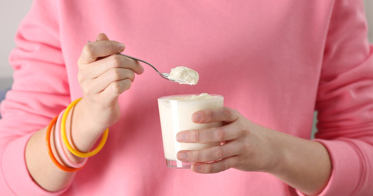Jogurt z tym dodatkiem to duet idealny. Naukowcy potwierdzają jego działanie na jelita