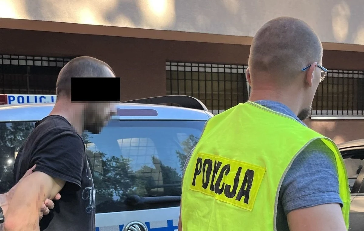 ​Policjanci z Puław (Lubelskie) zatrzymali 37-letniego mężczyznę, który w miejscowości Kolonia Góra Puławska przewoził w samochodzie troje dzieci po zażyciu alkoholu. Badanie wykazało, że miał 2 promile. Dodatkowo miał zakaz kierowania pojazdami. Może grozić mu do 5 lat więzienia.