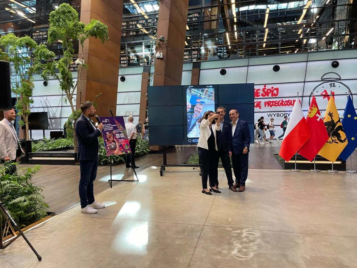 Lech Wałęsa jako filtr w mediach społecznościowych. Z okazji zbliżających się 80. urodzin byłego prezydenta i 40. rocznicy przyznania mu Pokojowej Nagrody Nobla Gdańsk przygotował specjalną akcję: każdy będzie mógł zrobić sobie zdjęcie z byłym prezydentem.