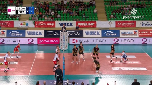 Skrót meczu 1. kolejki TAURON 1. Ligi BKS Visła Proline Bydgoszcz - SMS PZPS Spała 3:0 (25:21, 25:20, 25:15).

