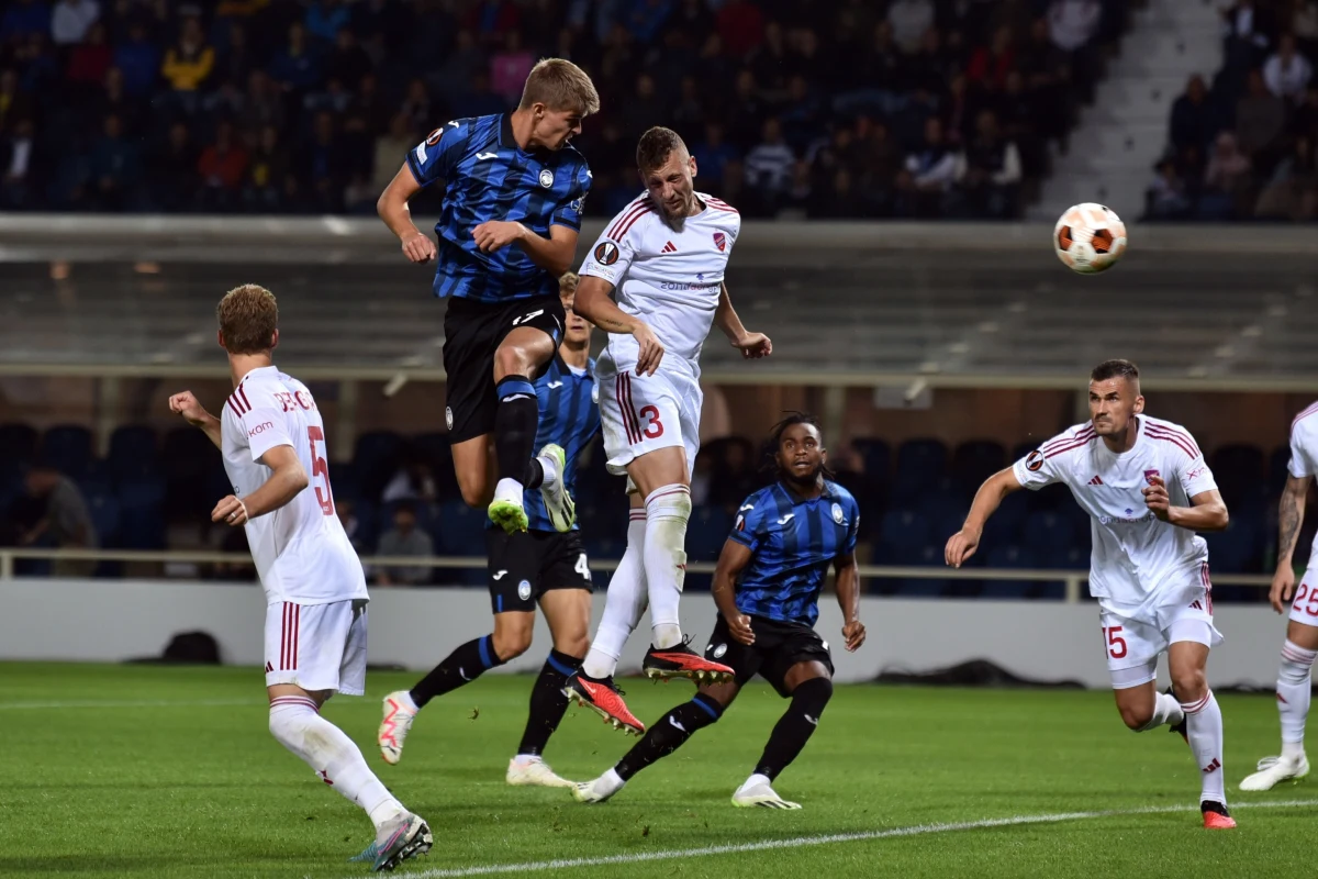 Raków Częstochowy przegrał na wyjeździe z Atalantą Bergamo 0:2 (0:0) w meczu 1. kolejki grupy D  Ligi Europy. Dla mistrza Polski był to debiut w tych rozgrywkach.
