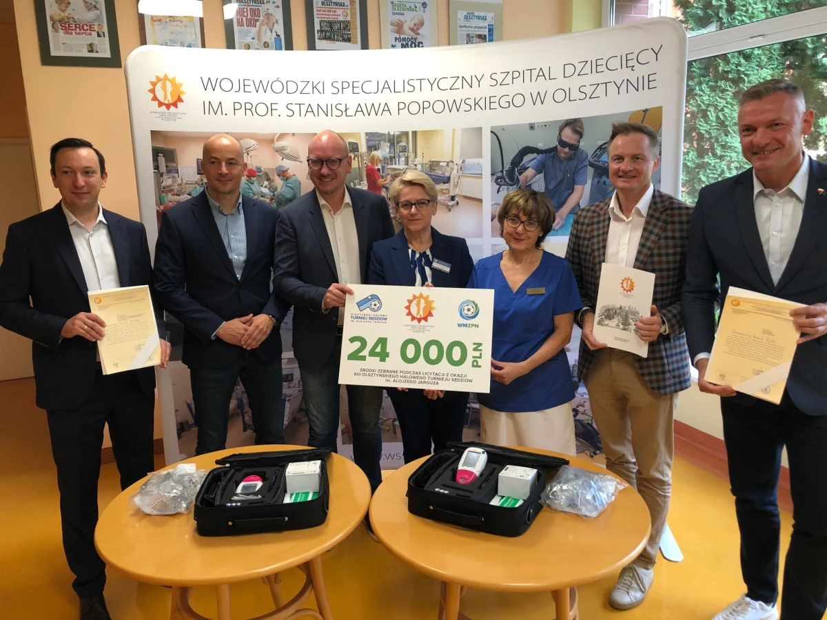 Najpierw był turniej piłkarski, a potem charytatywna licytacja i prezent dla szpitala. Sędziowie piłkarscy reprezentujący Warmińsko-Mazurski Związek Piłki Nożnej przekazali Wojewódzkiemu Specjalistycznemu Szpitalowi Dziecięcemu w Olsztynie sprzęt medyczny w postaci dwóch gastrolizerów o wartości 24 tys. złotych. 
