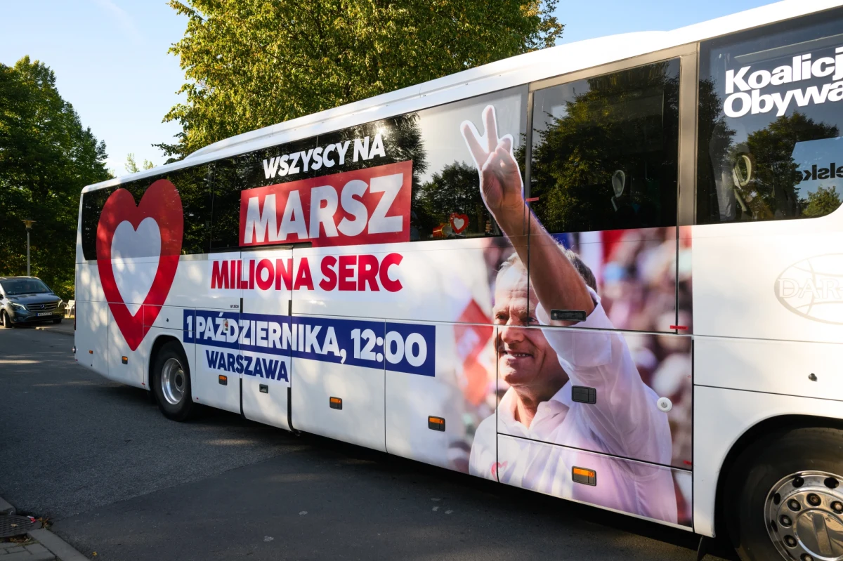 1 października czeka nas chyba najbardziej widowiskowa konfrontacja wydarzeń kampanii wyborczej. Na dwa tygodnie przed wyborami, Koalicja Obywatelska zaprasza do stolicy na Marsz Miliona Serc, a rządzące Prawo i Sprawiedliwość organizuje konwencję w katowickim Spodku. Oba wydarzenia otworzą drogę do ostatniej prostej przed wyborami.
 
